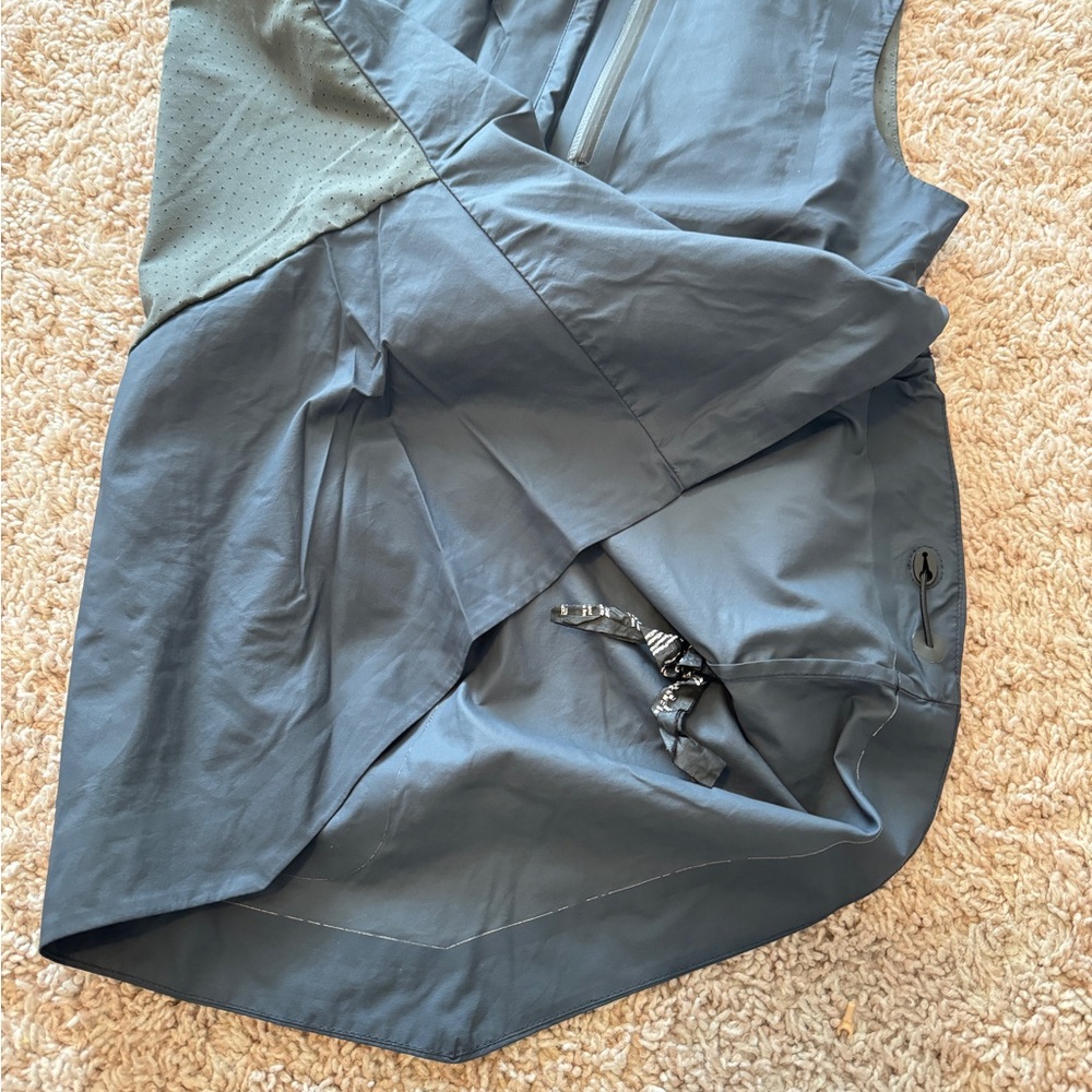 On Cloud On Running Weather Performance Vest Wome… - image 5